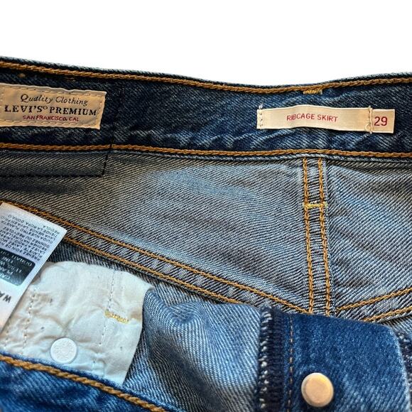 Levis Ribcage Button Fly Raw Hem Cut Off Denim Mini Skirt Blue Size 29 - Picture 6 of 8